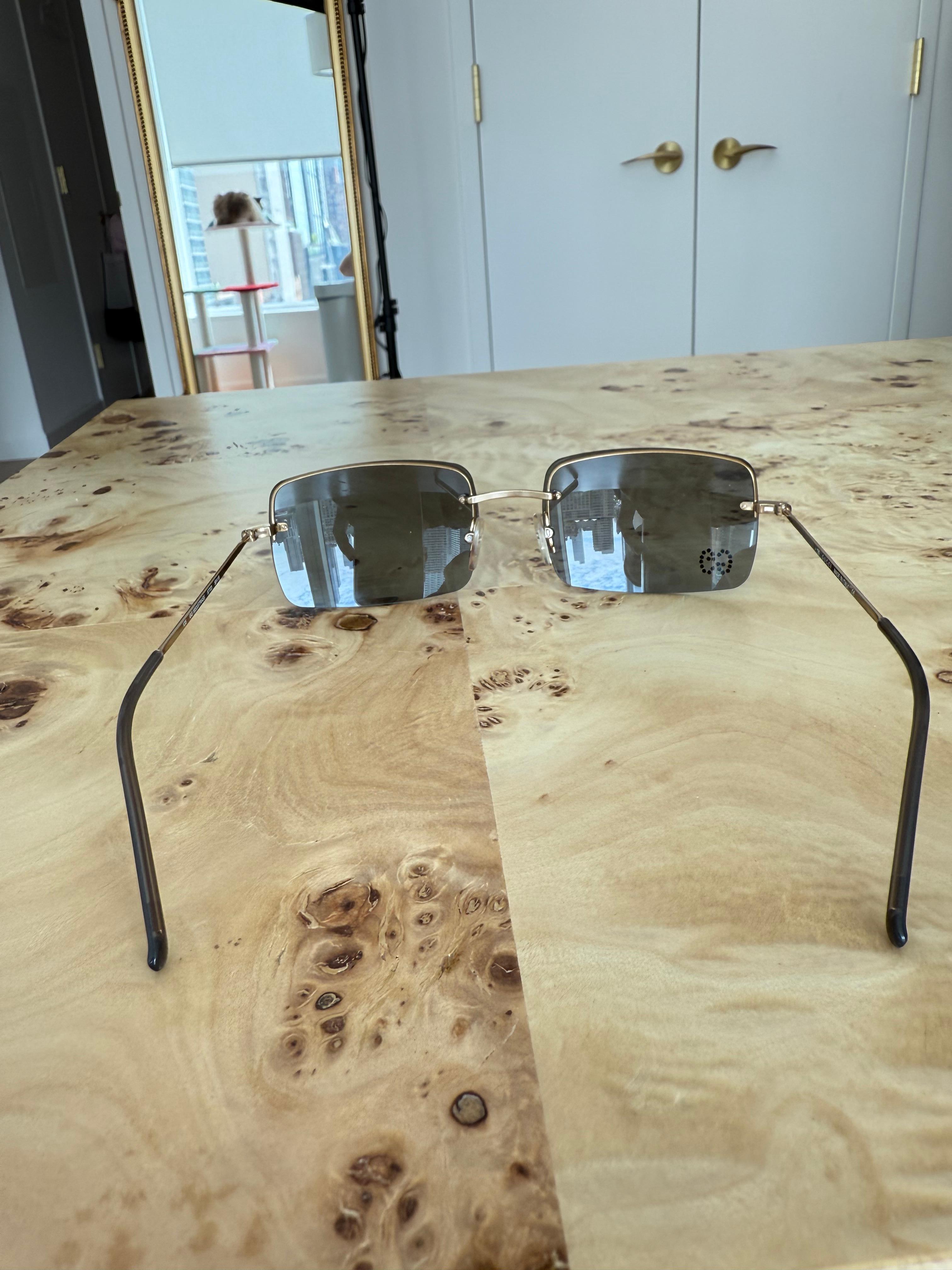 GUCCI by TOM FORD 2002 Vintage Sunglasses w. Crystal GG Logo Rimless For Sale 5