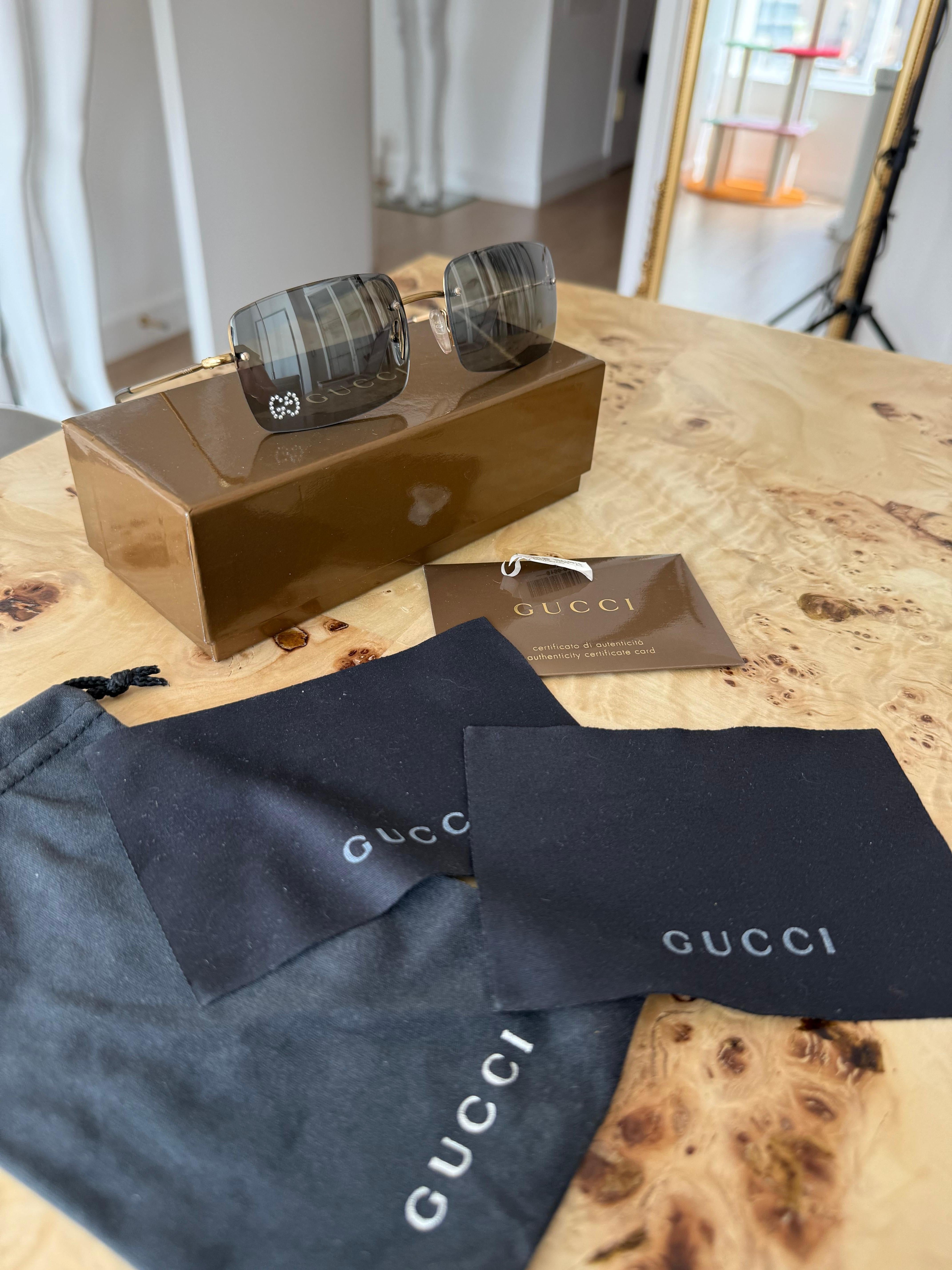 GUCCI by TOM FORD 2002 Vintage Sunglasses w. Crystal GG Logo Rimless For Sale 2