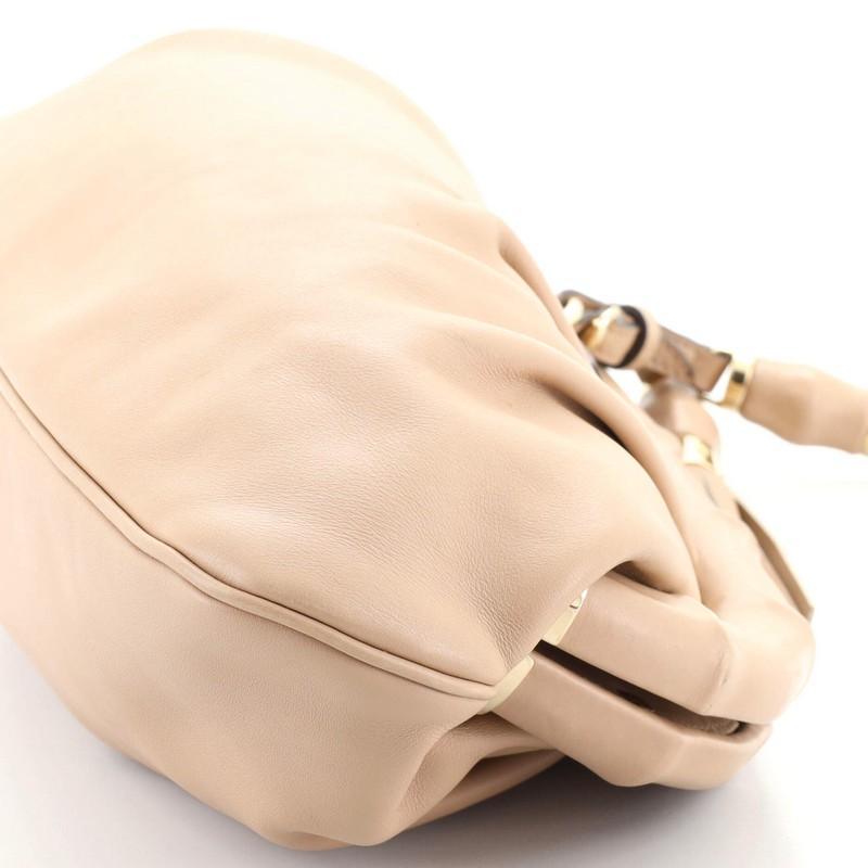 Gucci Clutch mit kühnem Bambusrahmen aus Leder 1