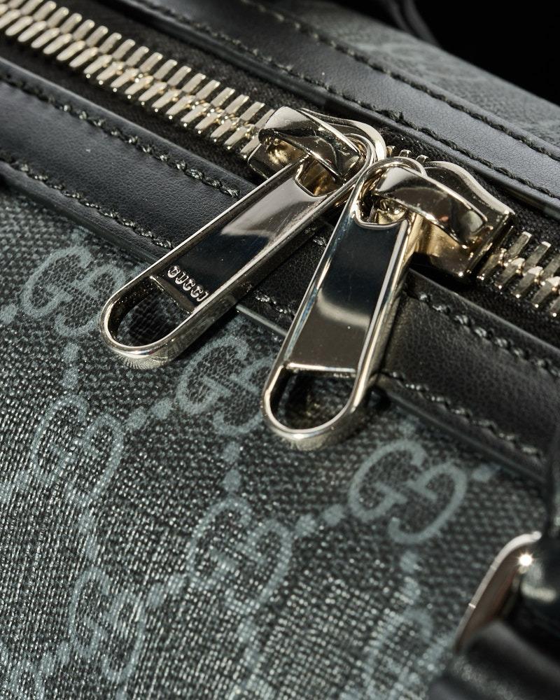 Gucci Medium GG Supreme Duffle Bag Schwarz im Angebot 7
