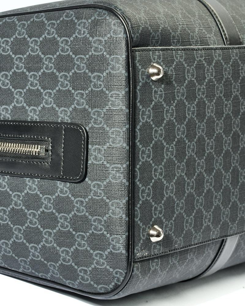 Gucci Medium GG Supreme Duffle Bag Schwarz im Angebot 3