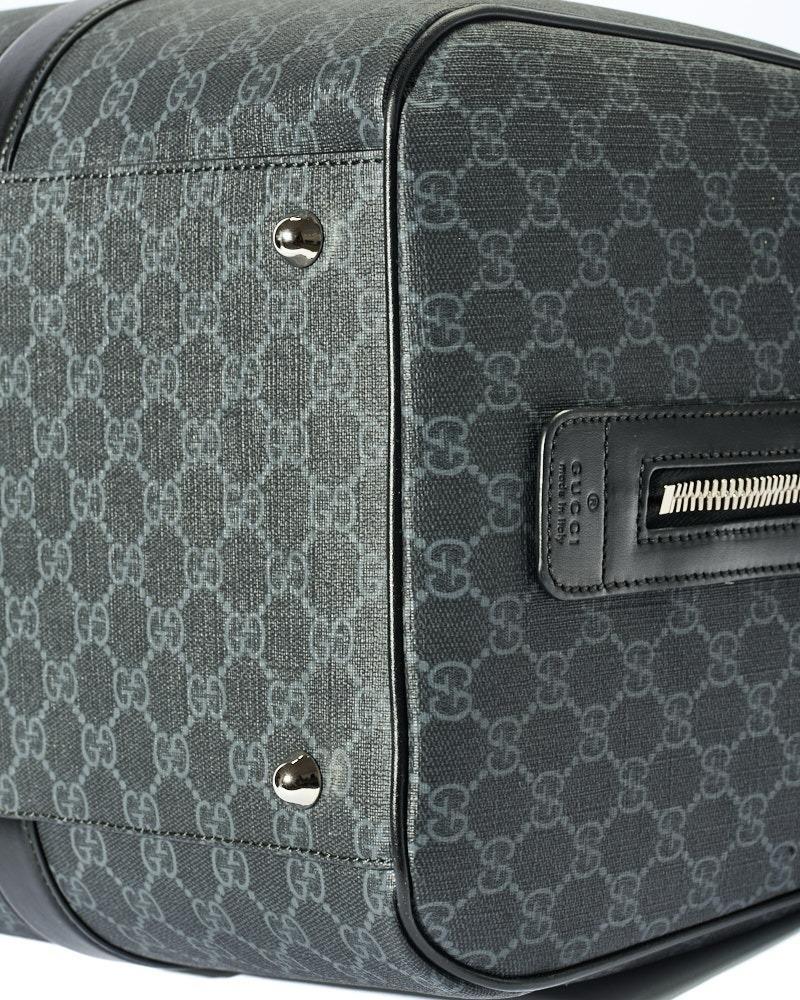 Gucci Medium GG Supreme Duffle Bag Schwarz im Angebot 4
