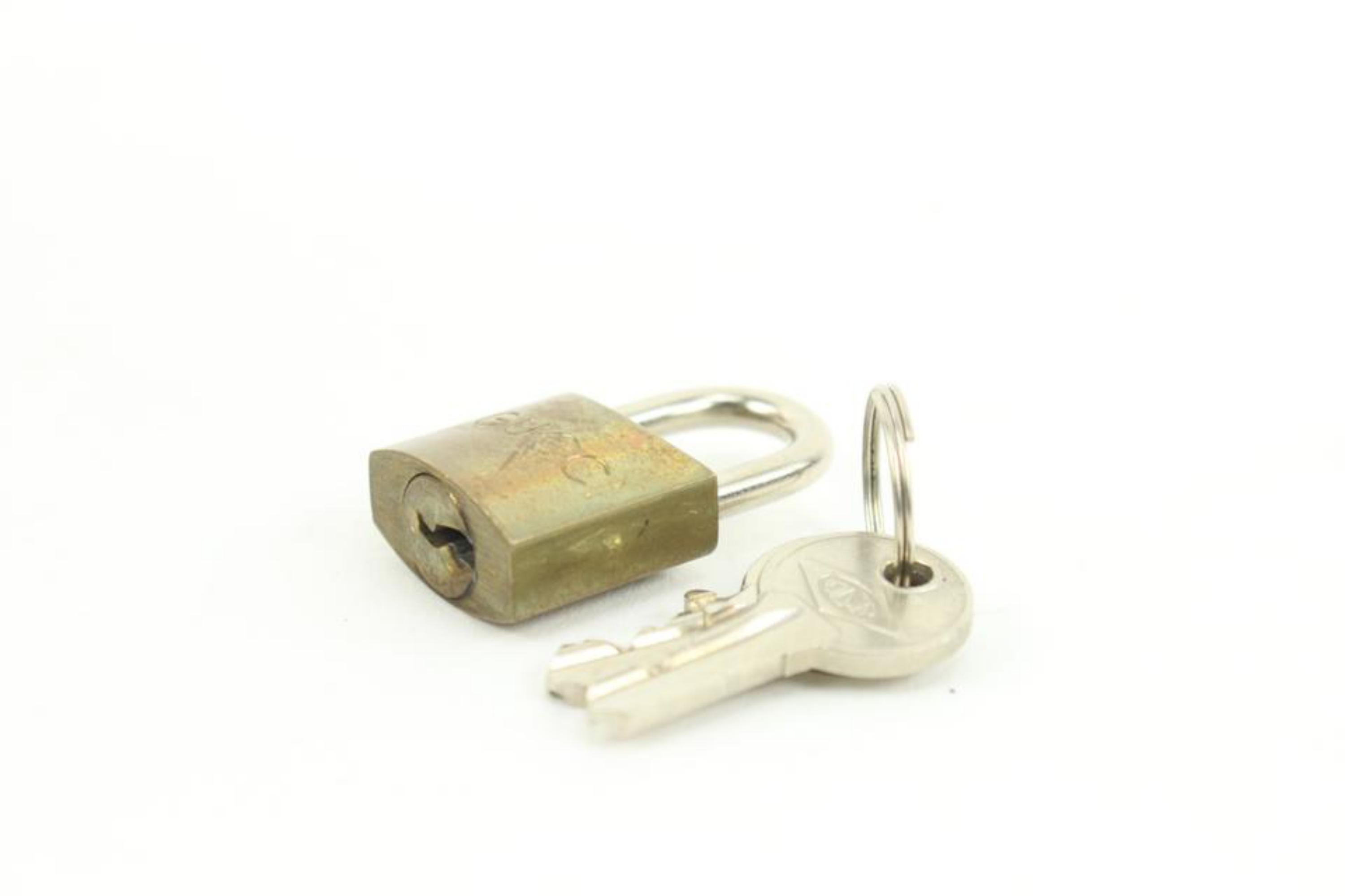 Gucci Brass GG Lock and Key Padlock Bag Charm Cadena 11g222s For Sale 5