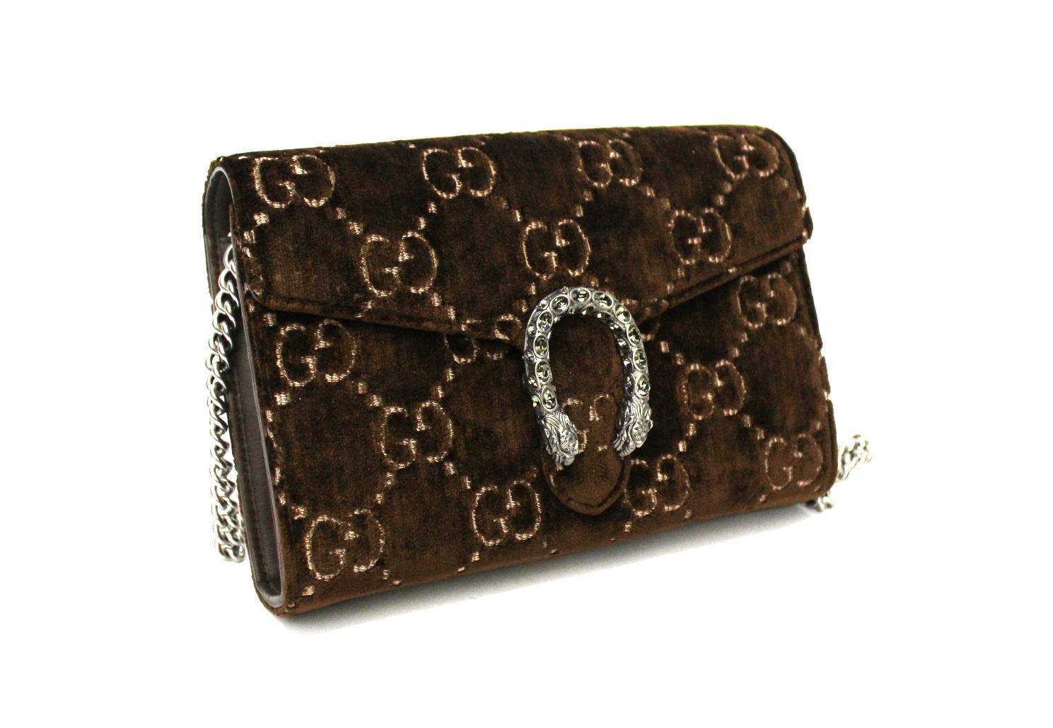 Beautiful Gucci liena Dionysus bag made of brown velvet with silver hardware.

Hook closure covered with crystals, internally large enough.

Equipped with removable chain shoulder strap.

The bag is in impeccable condition.
