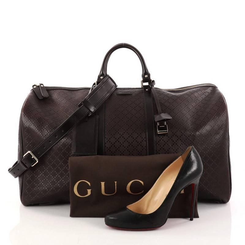 This authentic Gucci Bright Carry On Duffle Bag Diamante Leather Large is a perfect travel bag with a youthful twist made for weekend getaways and light travels. Crafted from dark brown diamante leather, this duffle features dual-rolled leather
