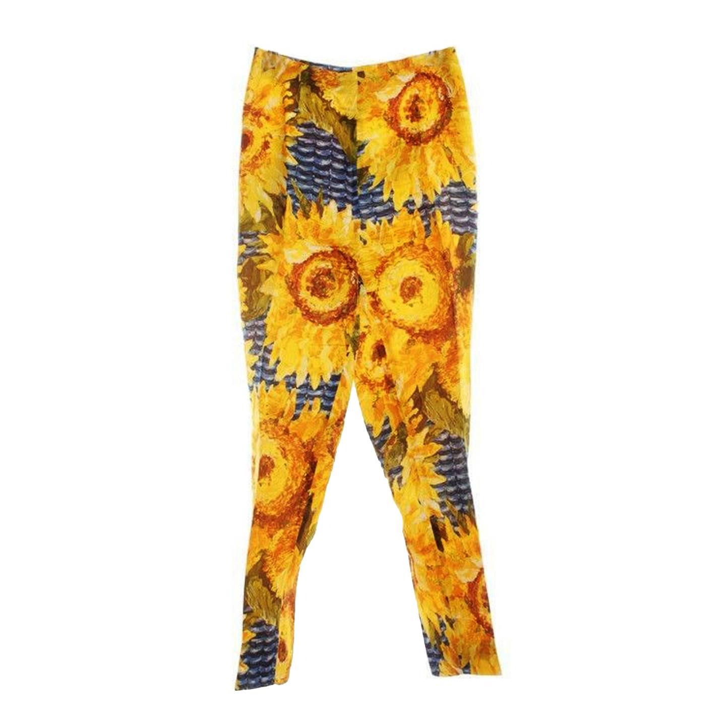 Gucci silk trousers feature bright sunflower print and an elegant cropped leg, center pressed.  Made in Italy. 
Material: 100% Silk.
Size : 42 Italian (It fits like 38EU, 6-8US)
Measurements : 
Waist : 32 cm
Length : 95 cm
Width ankle : 16 cm
