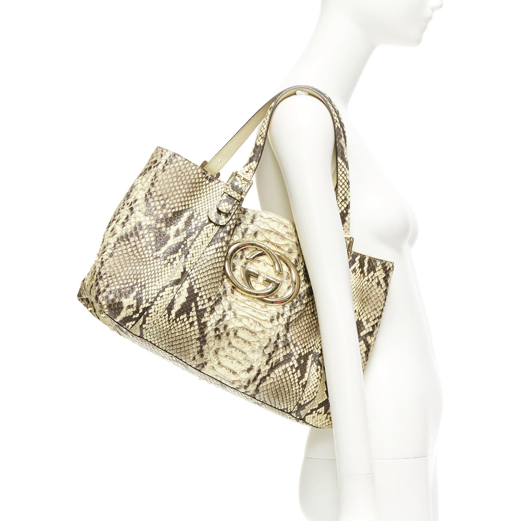 GUCCI Britt beige brown natural scaled leather GG logo shoulder tote bag
Reference: TGAS/E00043
Brand: Gucci
Model: Britt
Material: Leather
Color: Beige, Brown
Pattern: Animal Print
Lining: Multicolour Fabric
Extra Details: This luxurious bag