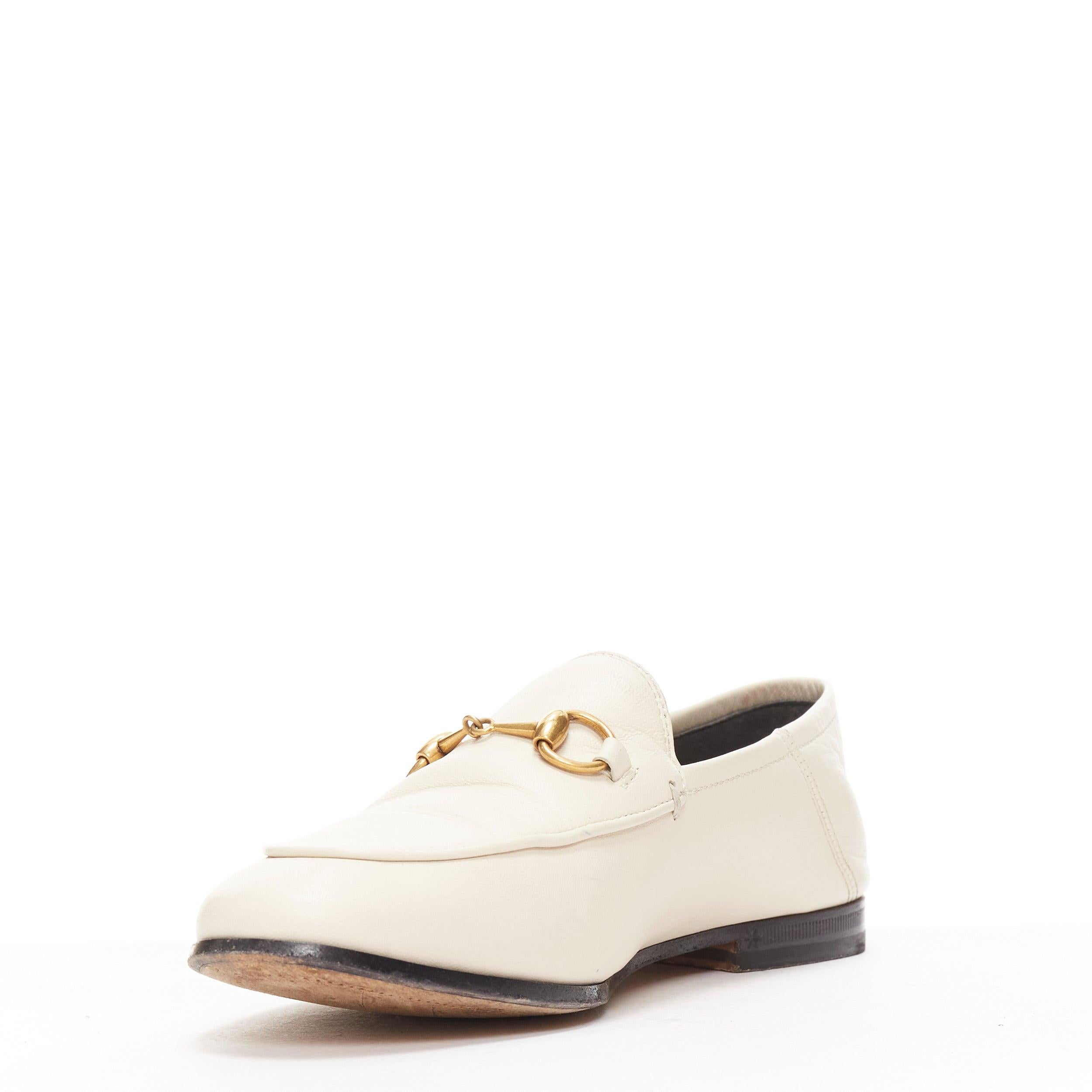 GUCCI Brixton Horsebit Cremefarbene Loafers mit konisch zulaufenden Schnallen und goldenen Schnallen EU35 Damen