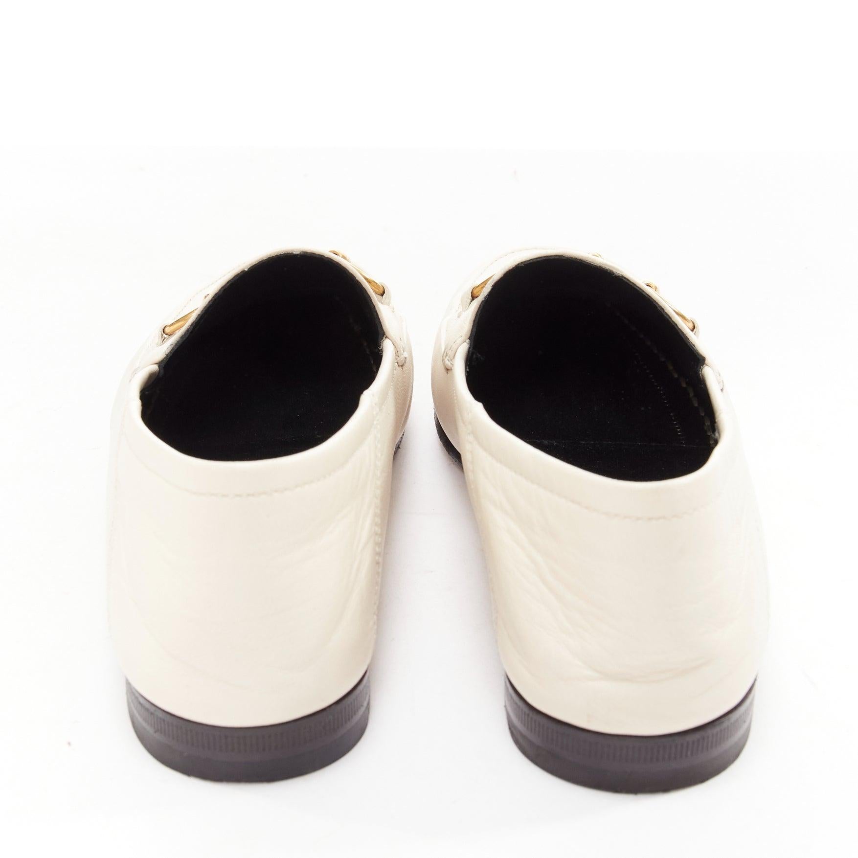 GUCCI Brixton Horsebit Cremefarbene Loafers mit konisch zulaufenden Schnallen und goldenen Schnallen EU35 1