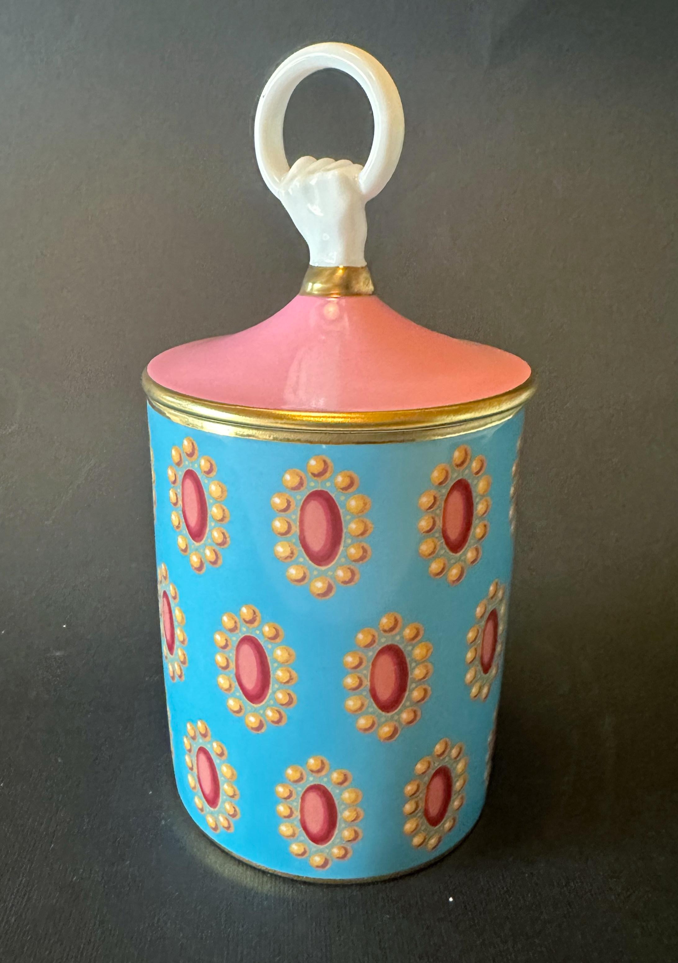 XXI secolo e contemporaneo Tazza Gucci Broche Hand and Ring in vendita