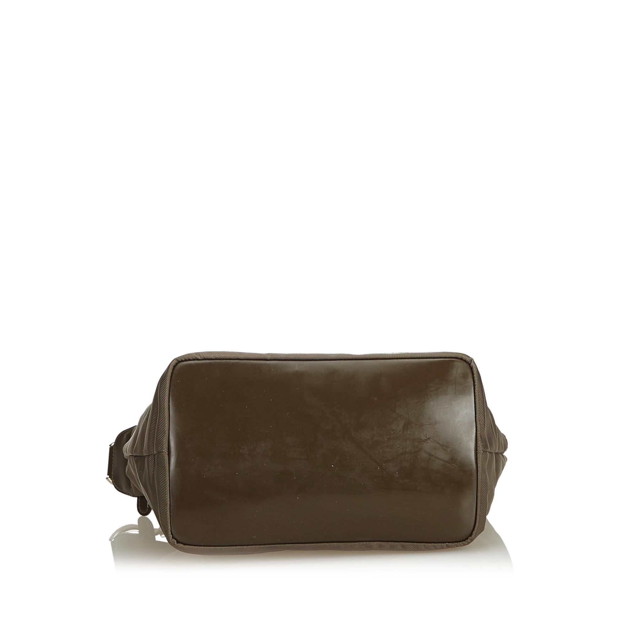 Women's Gucci Brown Bamboo Nylon Handbag For Sale