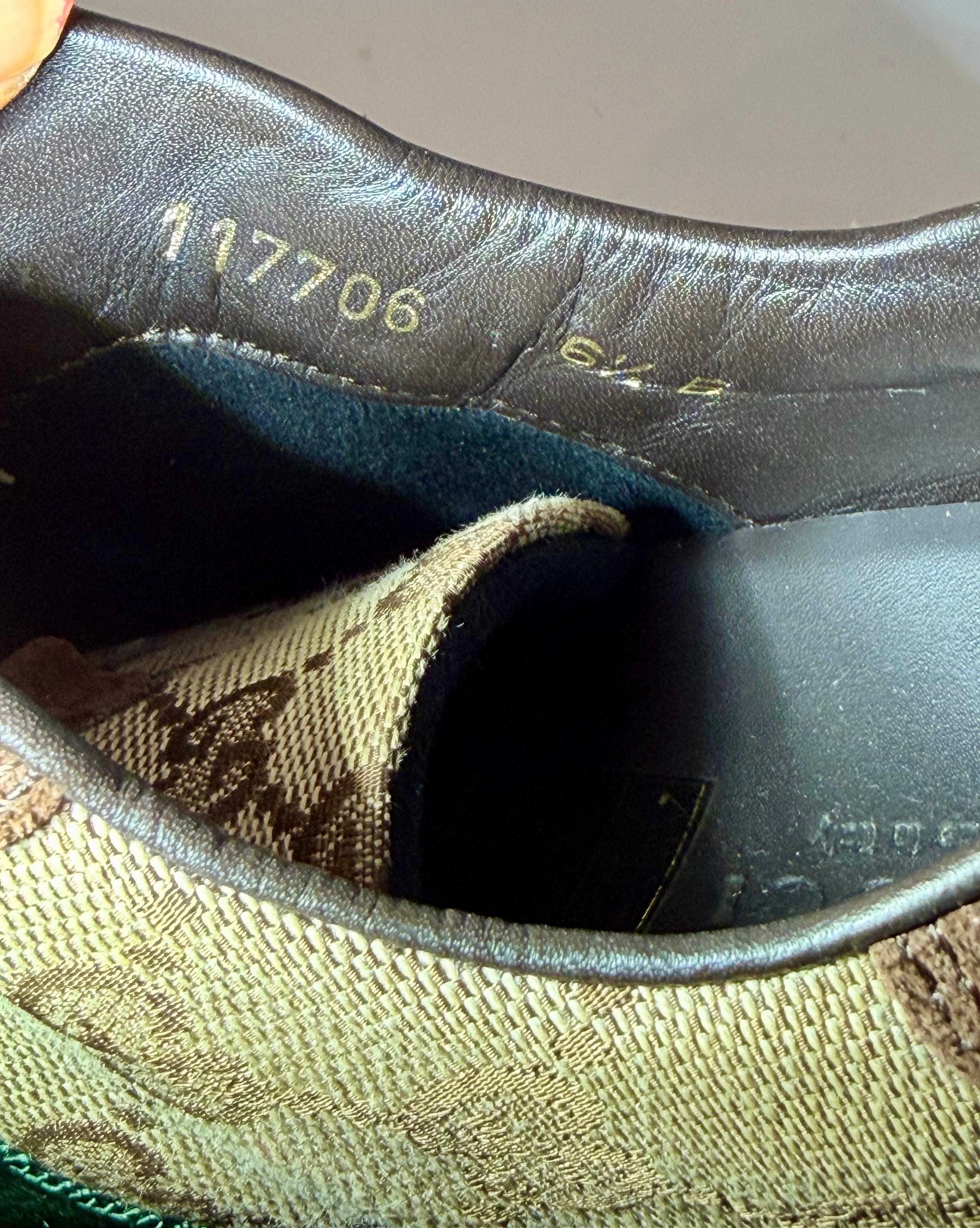 Gucci, scarpe da ginnastica in tela e pelle scamosciata marrone/beige, Up & Up, misura 6.5B In condizioni ottime in vendita a New York, NY