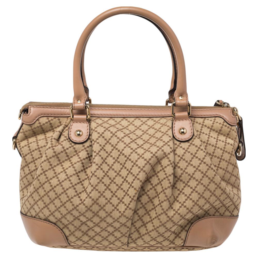 The Sukey is one of the best-selling designs from Gucci and we believe you deserve to have one too. Crafted from Diamante canvas & leather and equipped with a spacious interior, this bag is ideal for you and will work perfectly with any outfit. It