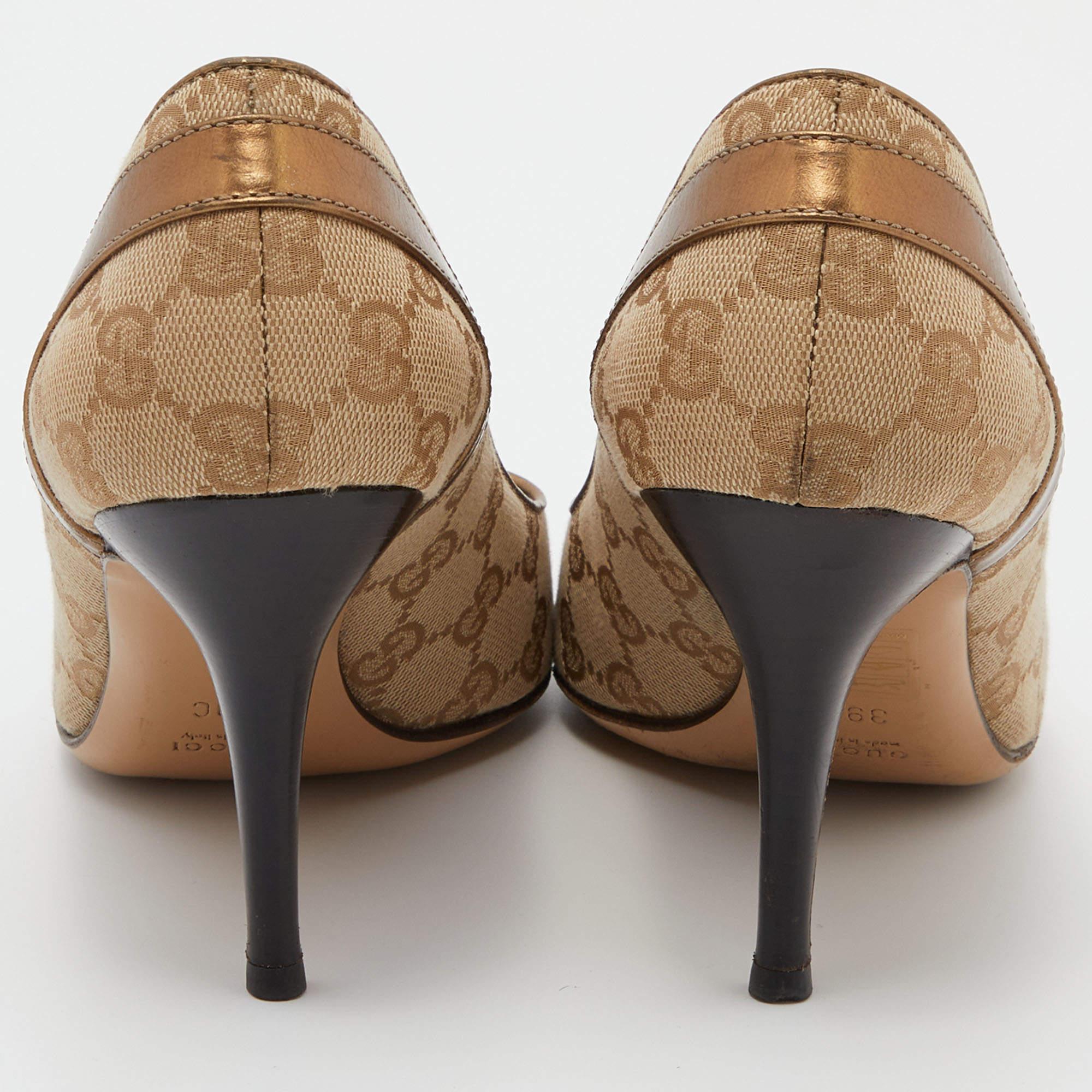 Gucci Brown/Beige GG Canvas and Leather Bow Pumps Size 39 For Sale 2
