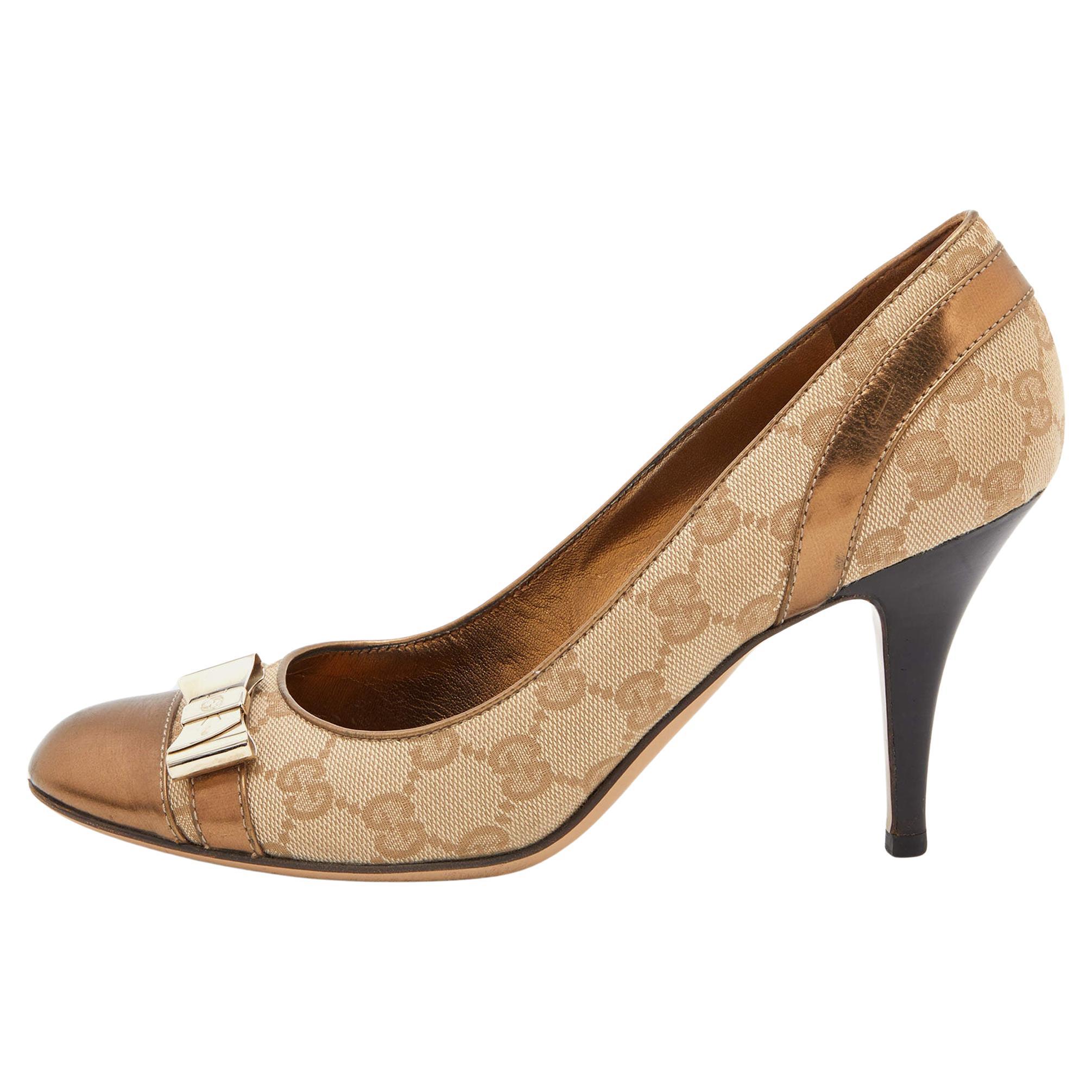 Gucci Brown/Beige GG Canvas and Leather Bow Pumps Size 39 For Sale