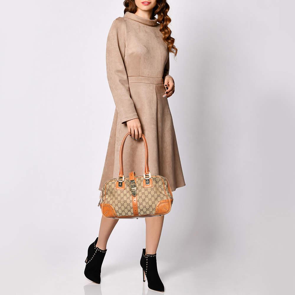 Gucci Boston Tasche aus Segeltuch und Leder mit brauner/beigefarbener GG-Schnalle (Braun) im Angebot