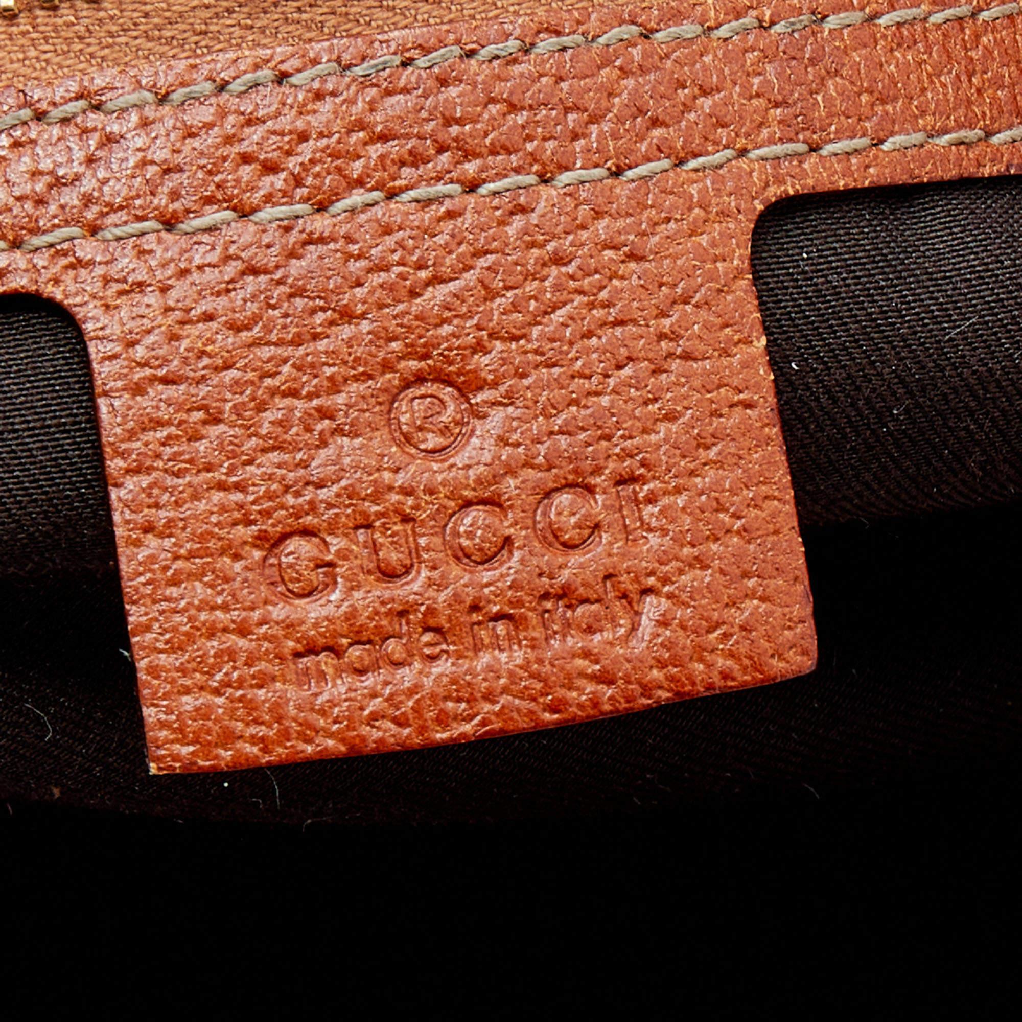 Gucci Boston Tasche aus Segeltuch und Leder mit brauner/beigefarbener GG-Schnalle im Angebot 4