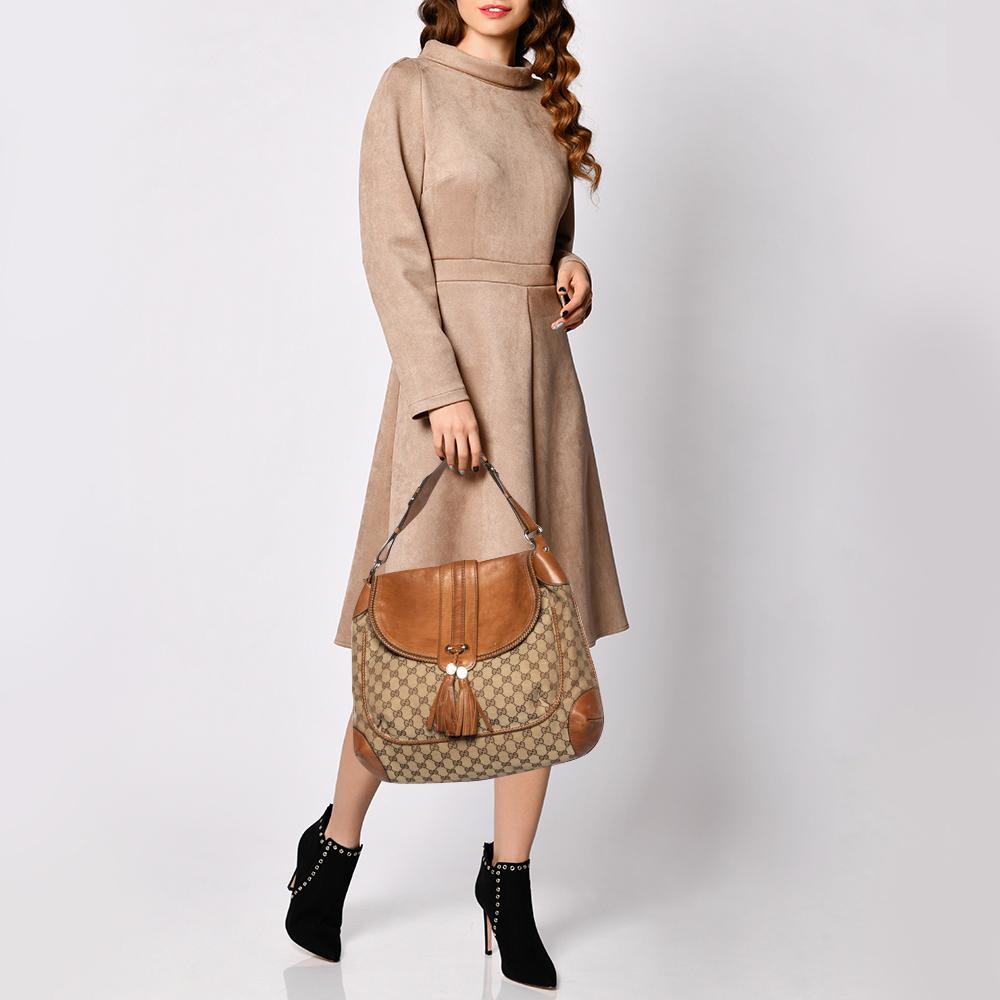 Braun/Beige GG Canvas und Leder Marrakesch Umhängetasche mit Klappe im Zustand „Gut“ in Dubai, Al Qouz 2