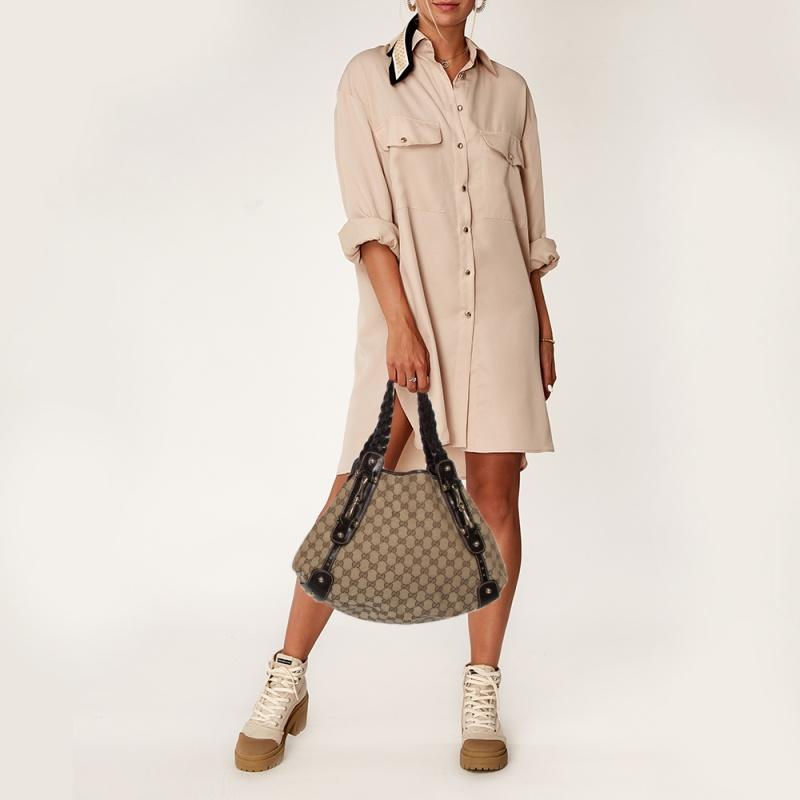 Gucci Brown/Beige GG Canvas and Leather Small Horsebit Pelham Shoulder Bag In Good Condition In Dubai, Al Qouz 2