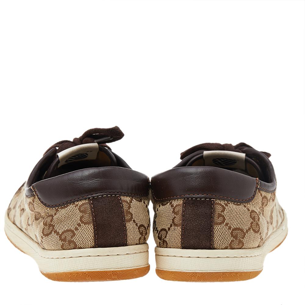 Coming in a classic low-top silhouette, these Gucci sneakers are a seamless combination of luxury, comfort, and style. They are made from canvas and suede in brown and beige shades. These sneakers are designed with logo details, laced-up vamps, and