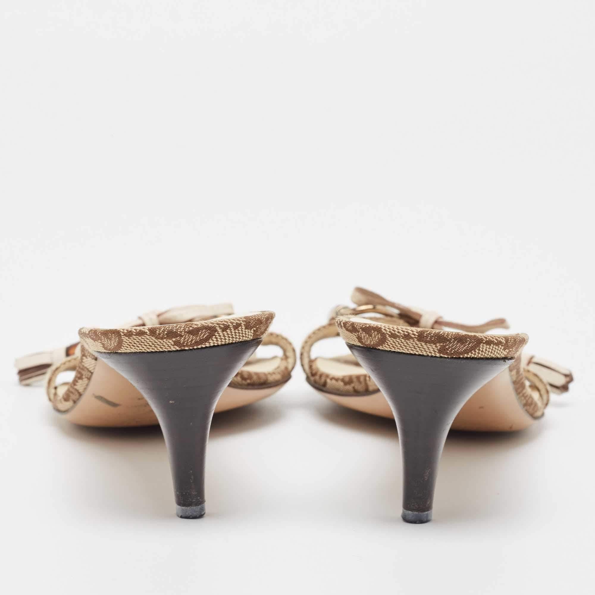 Gucci Brown/Beige GG Canvas Bamboo Tassel Horsebit Slide Sandals Size 38 In Good Condition In Dubai, Al Qouz 2