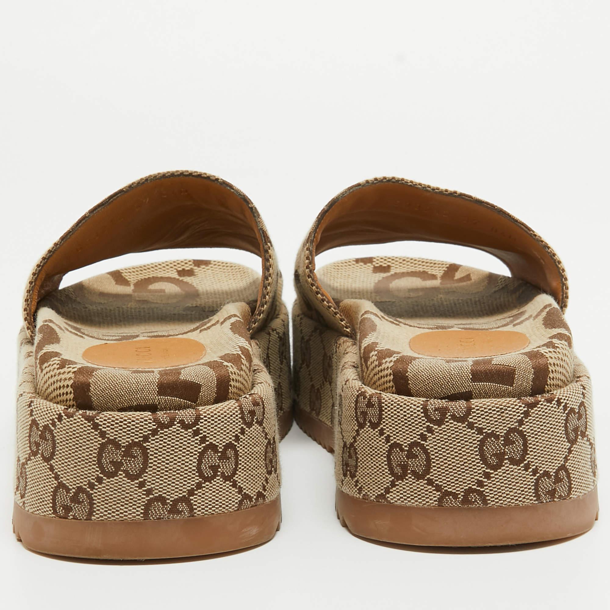Gucci Brown/Beige GG Canvas Platform Slide Sandals Size 37 In Good Condition In Dubai, Al Qouz 2