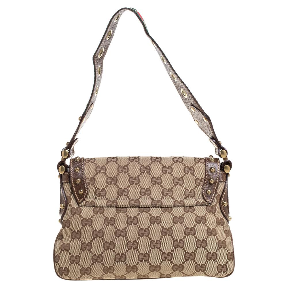 Take your style a notch higher with this Pelham Runway bag from Gucci. Cut out from GG canvas and leather, the bag features a broad Web strap, a well-sized fabric interior, tuck-in flap, and gold-tone metal. This flap bag is perfect for daily use.

