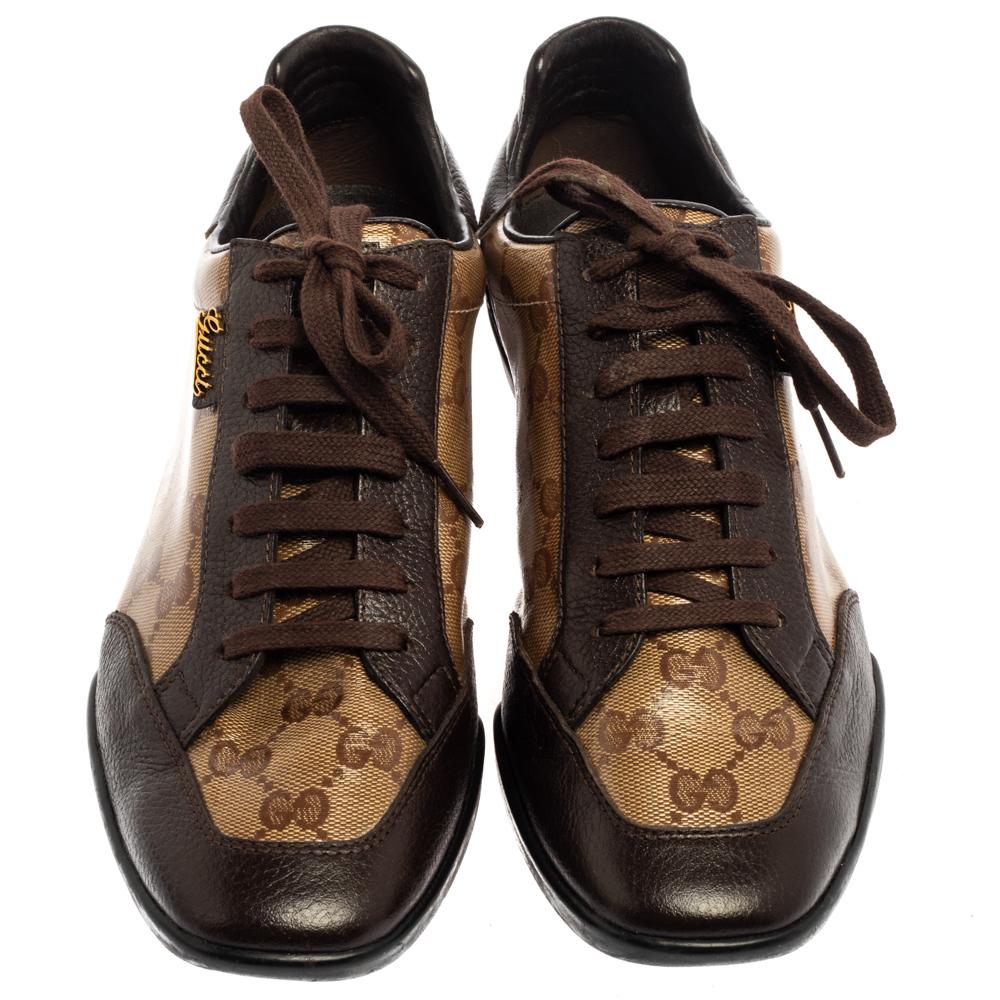 These Gucci sneakers are simple yet stylish. They've been crafted from GG crystal coated canvas as well as leather trims and designed with laces on the vamps. These low-top sneakers are just perfect to ace one's casual style.

