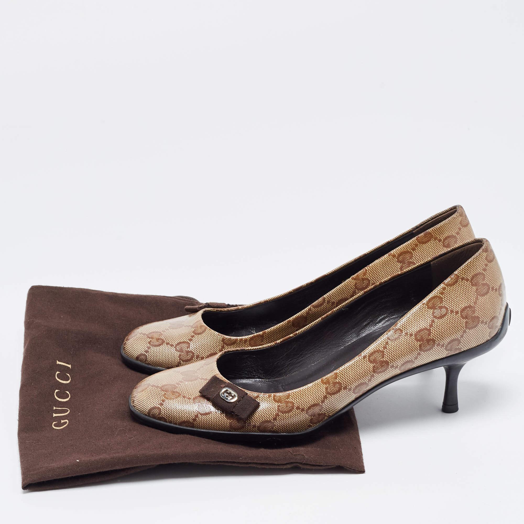 Gucci Brown/Beige GG Crystal Canvas Bow Round Toe Pumps Size 36.5 For Sale 3