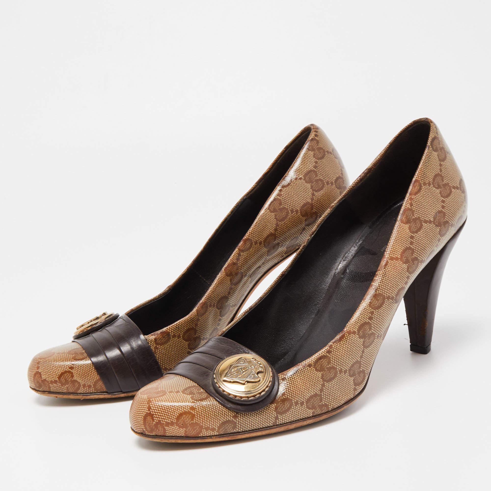 Perfectamente cosidos y acabados para garantizar un aspecto y un ajuste elegantes, estos zapatos de diseño son una compra de la que le encantará presumir. Quedan muy bien en los pies.

