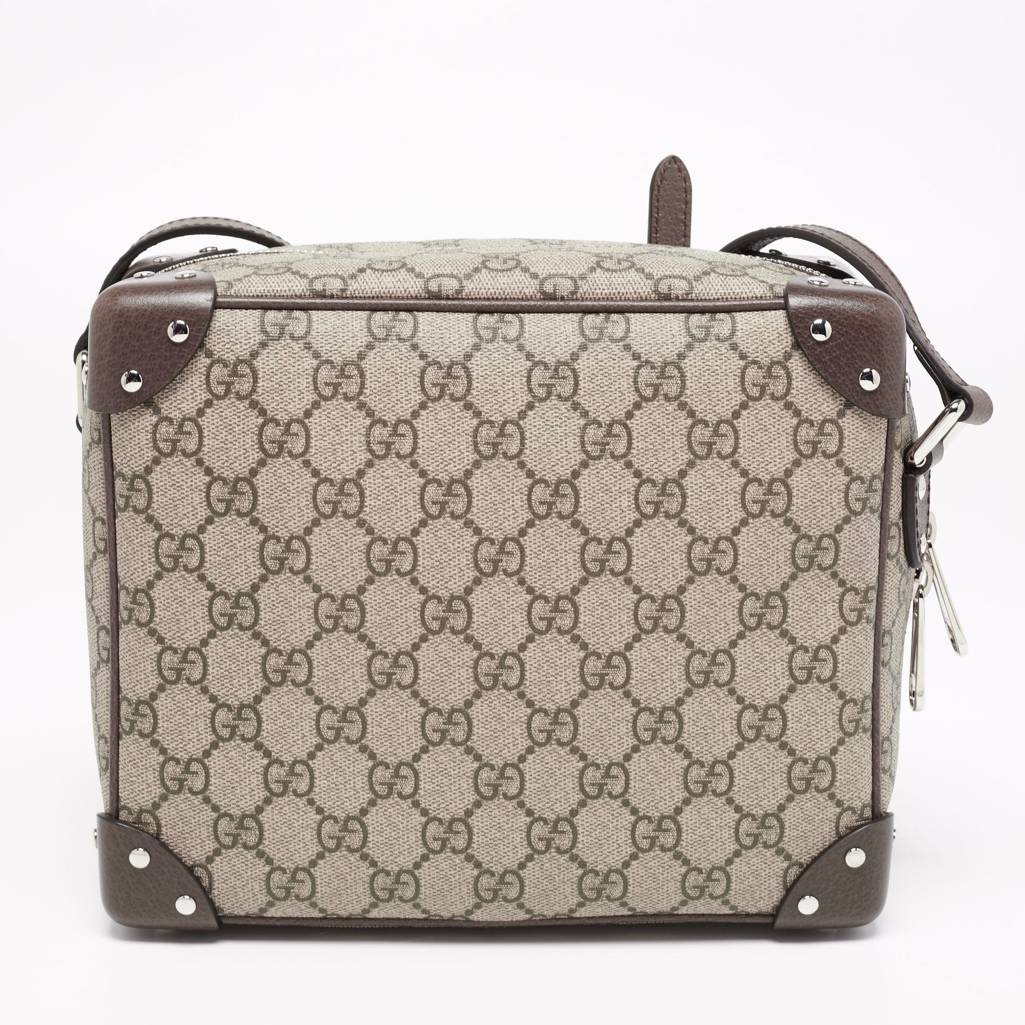 This Square messenger bag from the House of Gucci is absolutely classy and practical! Made from brown-beige GG Supreme canvas and leather, this bag features a shoulder strap and silver-tone hardware. Carry this Gucci bag and flaunt a fashion