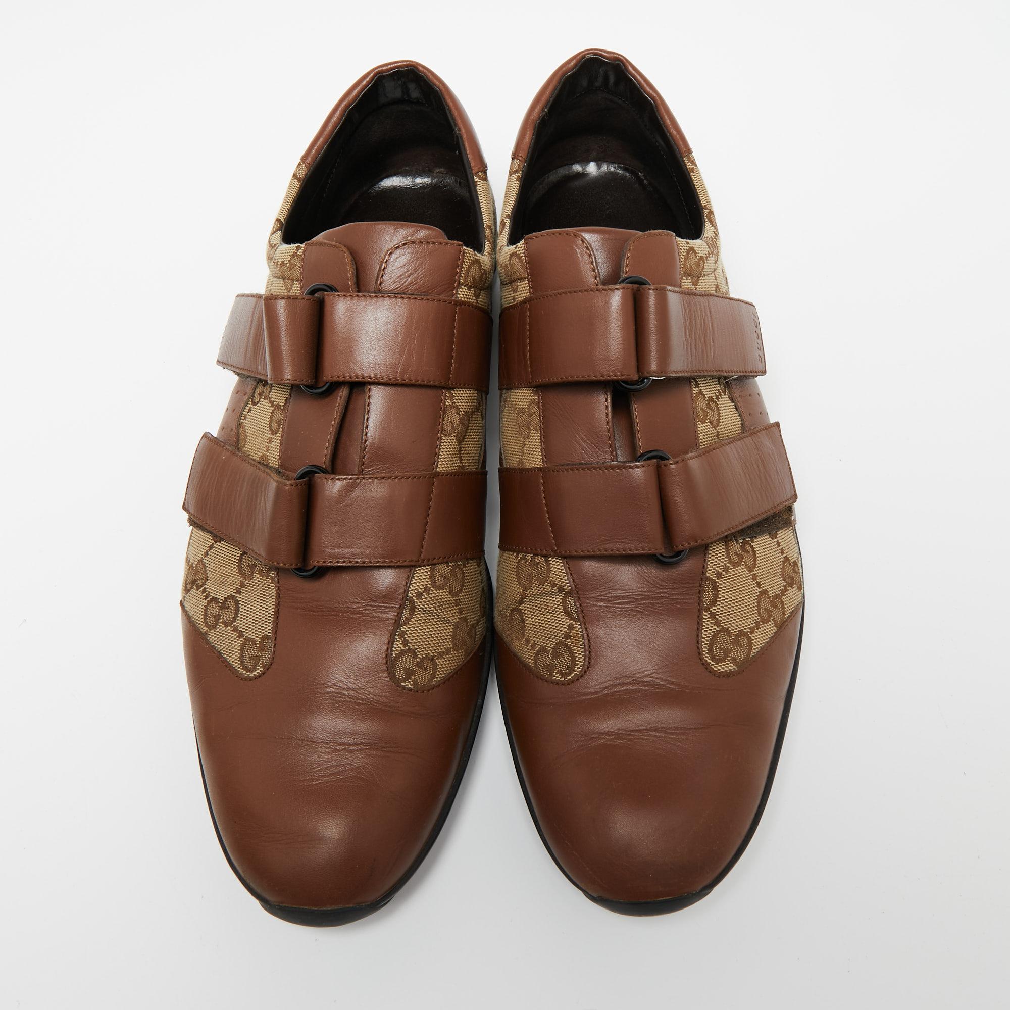 These sneakers from the House of Gucci are here to grant your feet the ultimate comfortable experience. They are crafted from beige-brown GG canvas and leather. They display velcro-strap closures. Add these trendy sneakers to your collection and