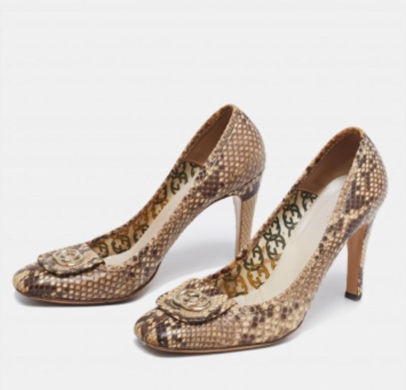 Gucci Brown/Beige Python GG Square Toe Pumps Size 39 In Fair Condition For Sale In Dubai, Al Qouz 2