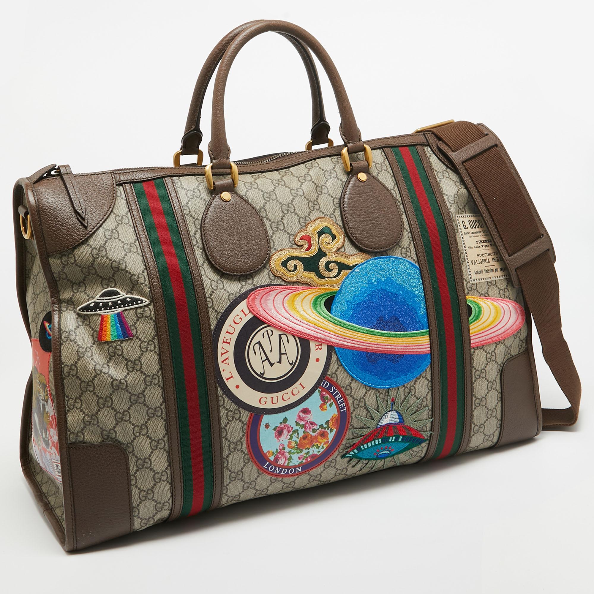 Gucci Brown/Beige Soft GG Supreme Canvas Courrier Duffle Bag In Excellent Condition For Sale In Dubai, Al Qouz 2