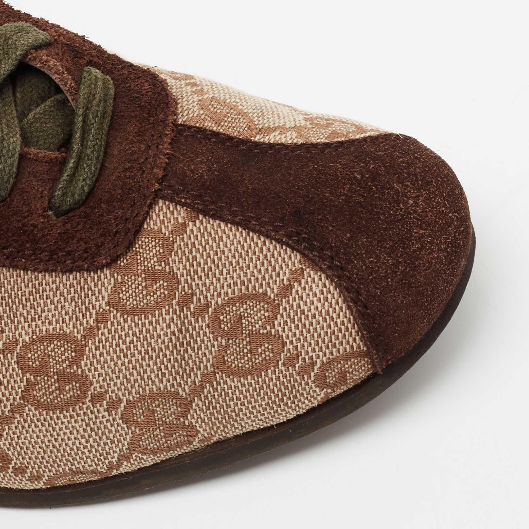 Gucci Brown/Beige Suede and GG Canvas Web Low-Top Sneakers Size 37 In Good Condition In Dubai, Al Qouz 2
