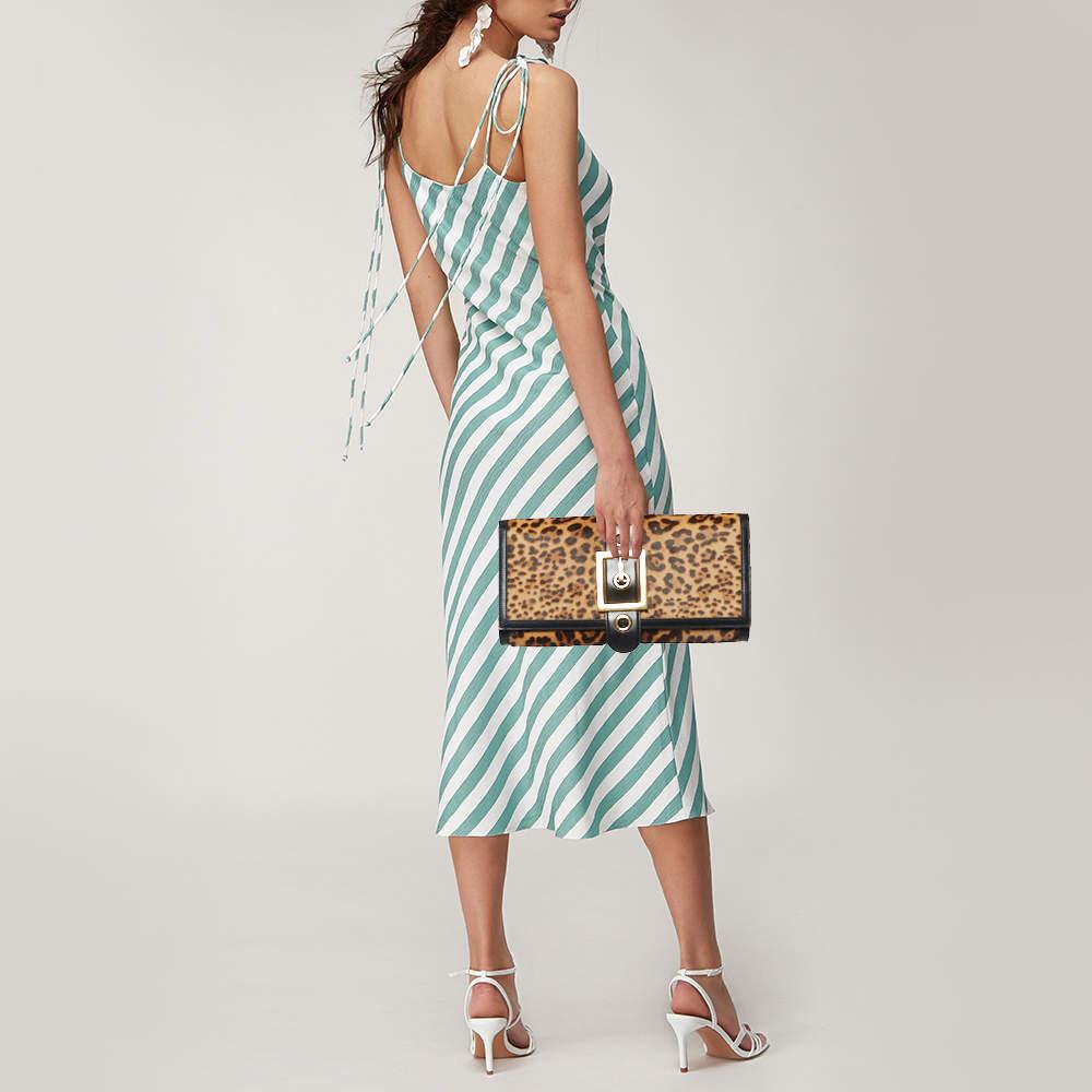 Crafted from quality materials, your wardrobe is missing out on this beautifully made designer clutch. Look your fashionable best in any outfit with this stylish clutch that promises to elevate your ensemble.

Includes
Original Dustbag, Info Booklet