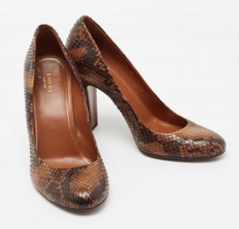 Gucci Brown/Black Python Leather Studded Heel Pumps Size 40 In Good Condition For Sale In Dubai, Al Qouz 2