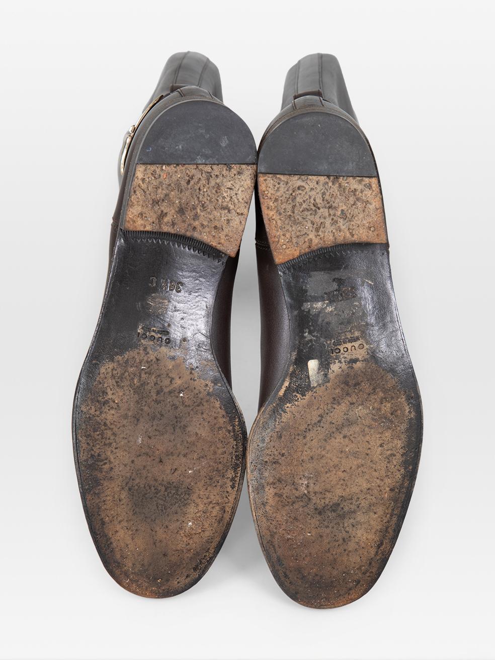 Gucci Stivali in pelle marrone con fibbie Taglia IT 38.5 In condizioni ottime in vendita a London, GB
