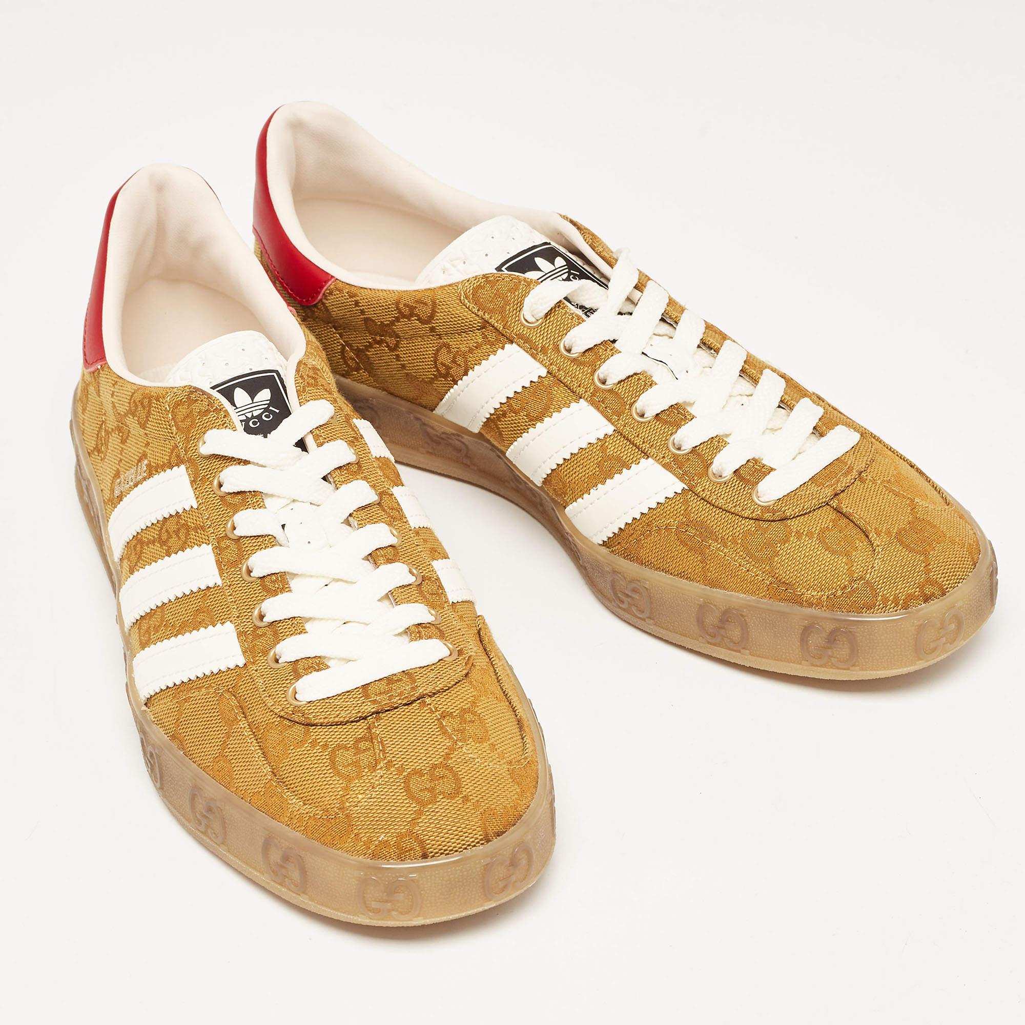 Gucci Brown Canvas and Leather Gazelle Low Top Sneakers Size 41.5 In New Condition In Dubai, Al Qouz 2