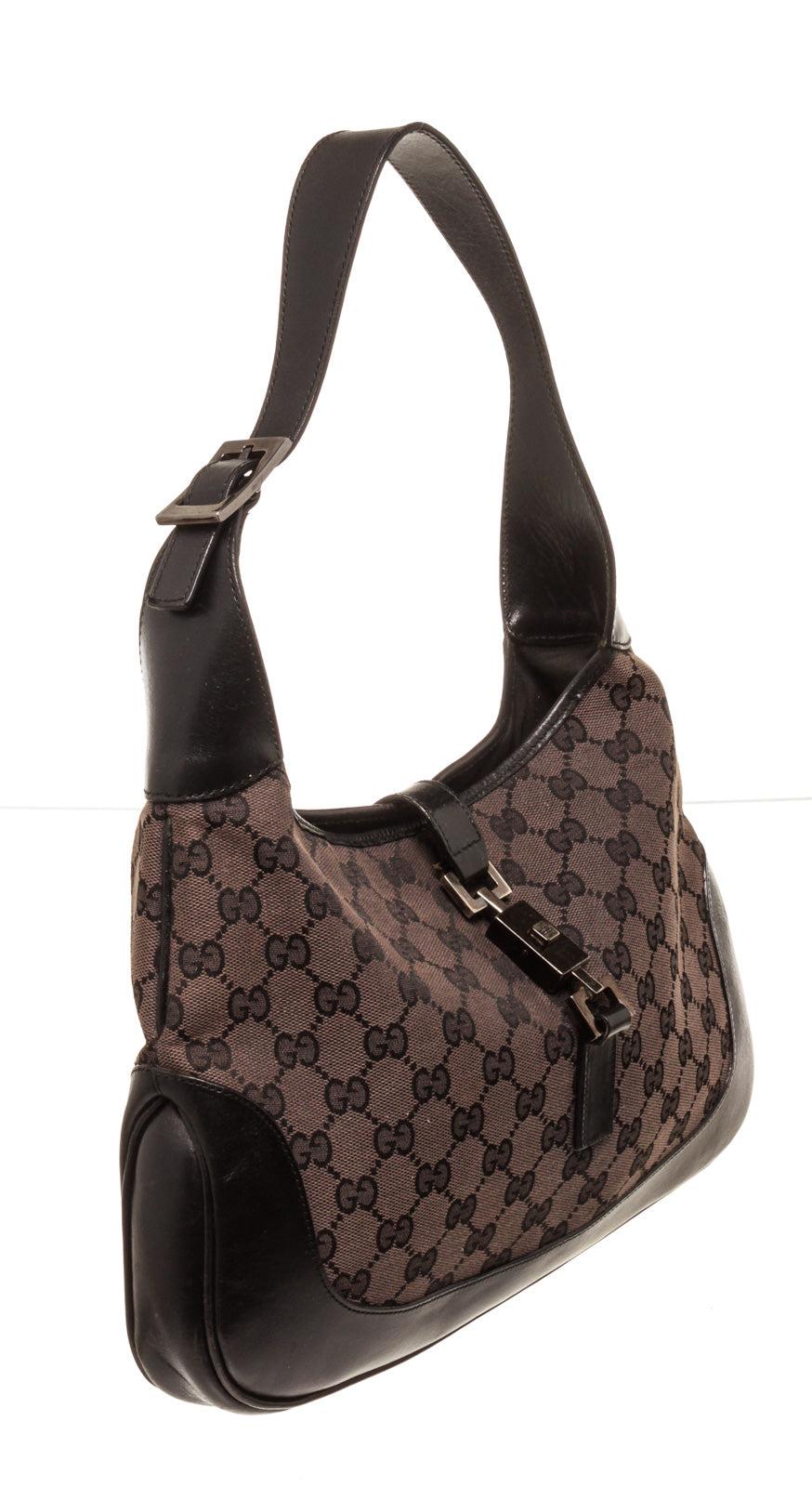 Gucci Jackie Umhängetasche aus braunem Canvas mit goldfarbener Hardware, Innenfächern, Schulterriemen und Push-Lock-Verschluss.
37542MSC