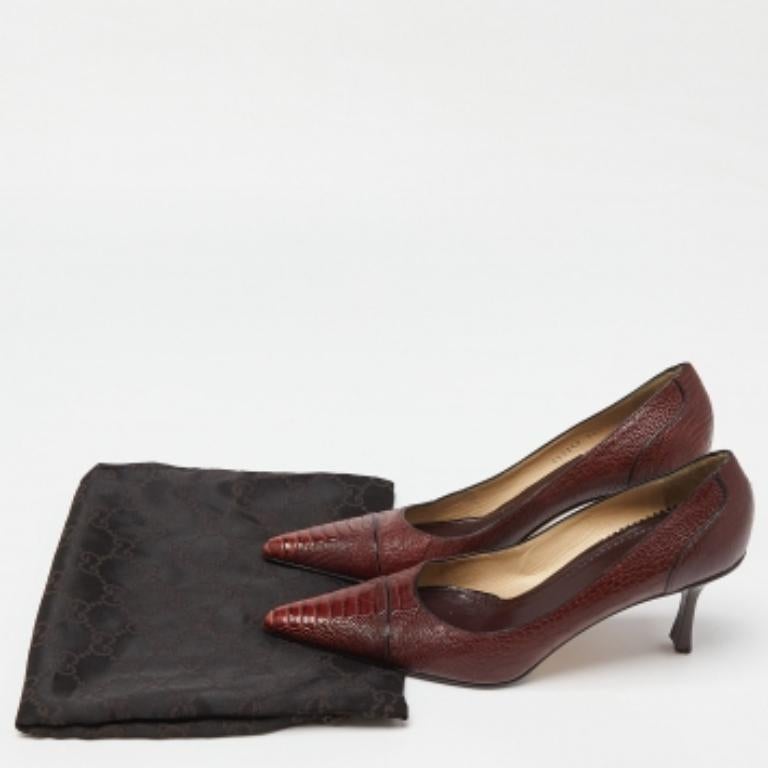 Descubre la elegancia del calzado con estos zapatos de salón con punta de Gucci. Meticulosamente diseñados, estos tacones combinan moda y comodidad, para que brilles en cualquier situación.