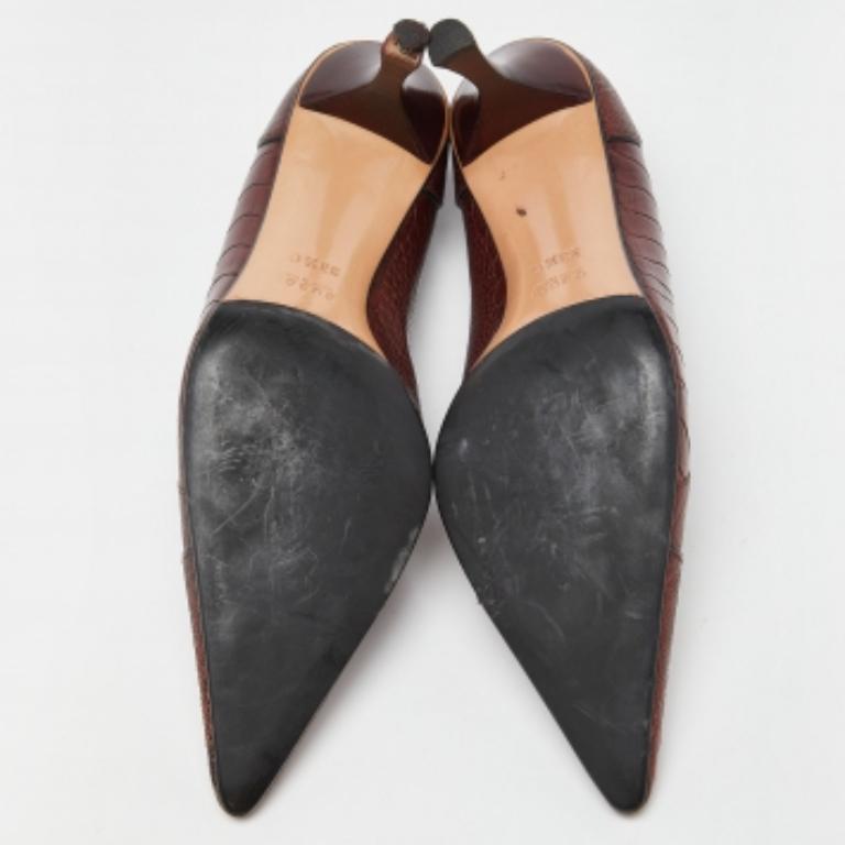 Gucci Marrón Cocodrilo Cuero Punta Bombas Tamaño 38.5 en venta 3