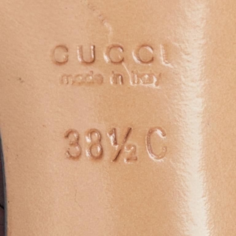 Gucci Marrón Cocodrilo Cuero Punta Bombas Tamaño 38.5 en venta 4