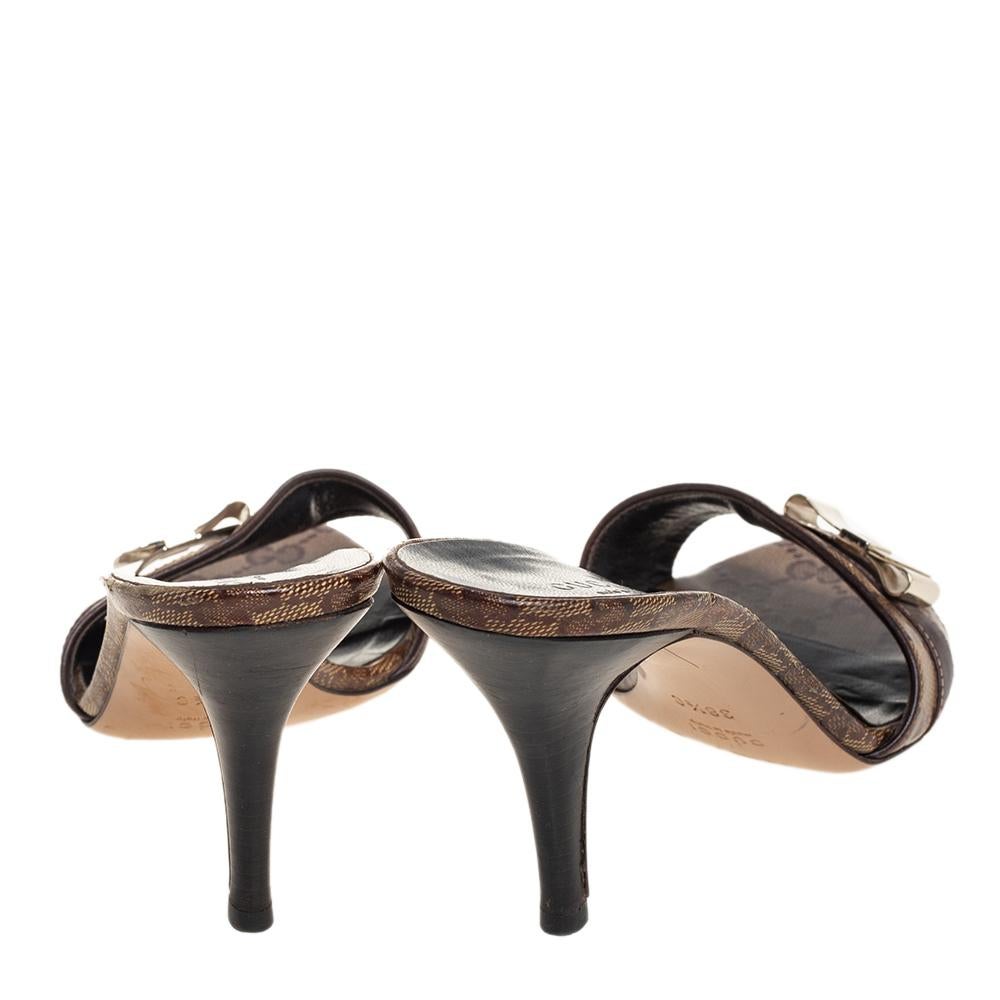 Gucci Sandali Slip On in Tela con Cristallo Marrone Taglia 38.5 In condizioni buone a Dubai, Al Qouz 2