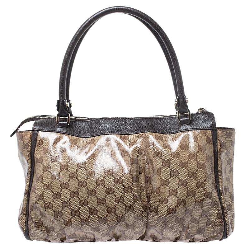 Gucci brings to you this amazing D-Ring tote that is smart and well-built. It is crafted from crystal coated canvas and features two top handles and a D ring on the front. The top reveals a fabric interior with enough space to hold all your daily