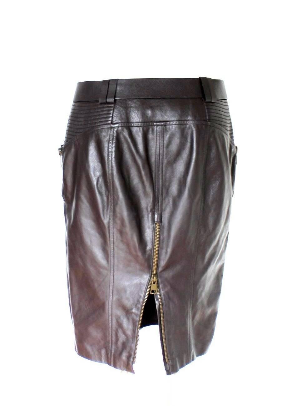 A stunning Gucci brown leather skirt with the famous GUCCI 