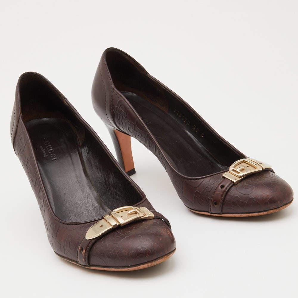 Black Gucci Brown Embossed Leather Buckle Pumps Size 37 For Sale