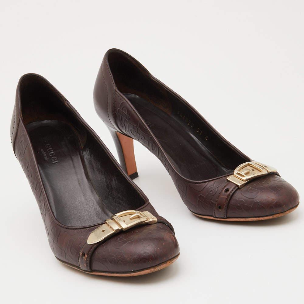 Noir Gucci Escarpins à boucle en cuir gaufré marron Taille 37 en vente