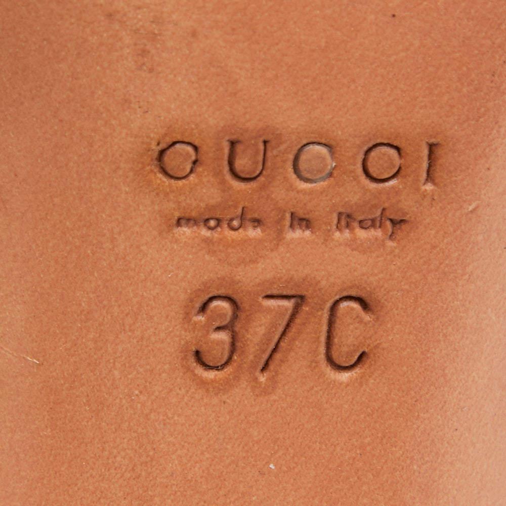 Gucci Escarpins à boucle en cuir gaufré marron Taille 37 en vente 3