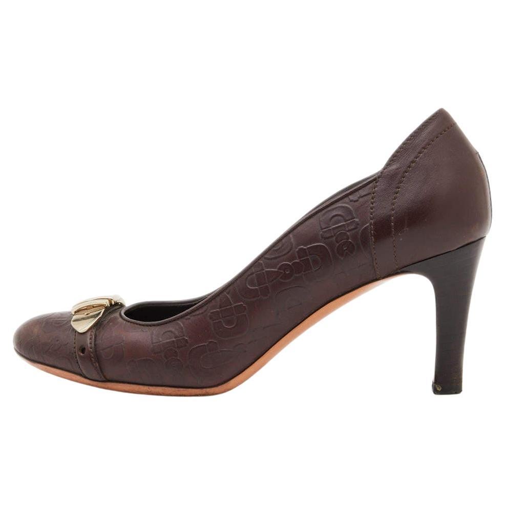 Gucci Brown Embossed Leather Buckle Pumps Size 37 For Sale